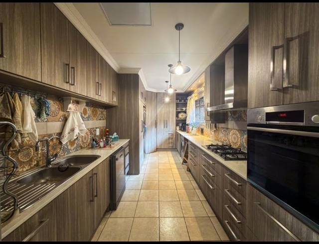 5 BEDROOM HOUSE FOR SALE IN BRACKENDOWNS